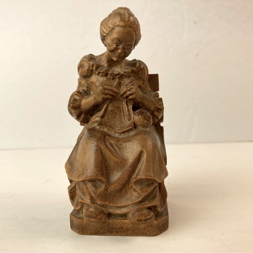 W. u. M. Heinzeller Wood Hand Carved Sitting Elderly Woman Knitting Antique Rare